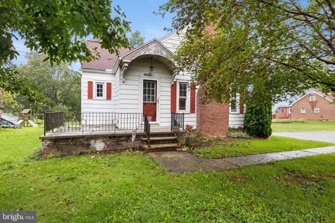 5723 York Rd, Spring Grove, PA 17362