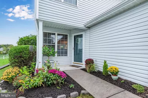 663 Mallard Dr #2A, Etters, PA 17319
