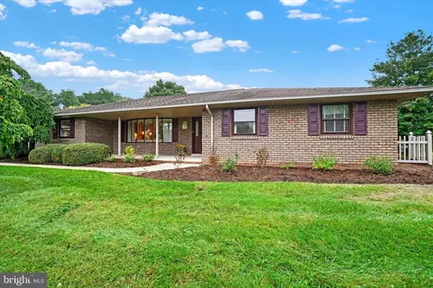 3771 Silverwood Dr, York, PA 17402