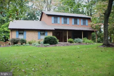 111 Lindsay Ln, Hanover, PA 17331