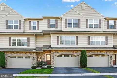 318 Weatherstone Dr, New Cumberland, PA 17070