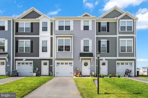 104 Pacer Dr, Hanover, PA 17331