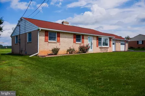 8144 Orchard Rd, Thomasville, PA 17364