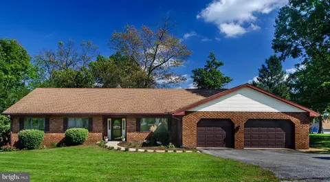 2006 Parkview Dr, Red Lion, PA 17356