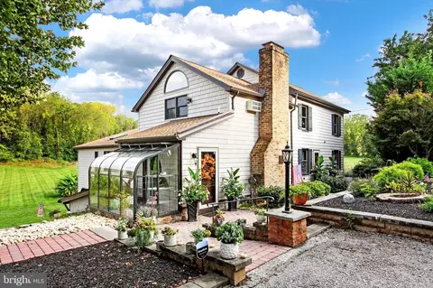 2025 Locust Rd, Spring Grove, PA 17362