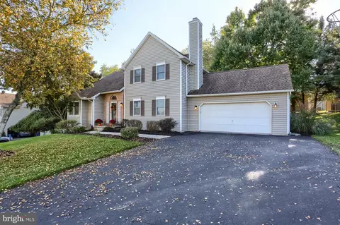 125 Fairway Dr, Dillsburg, PA 17019