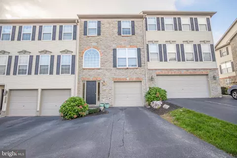 2730 Hunt Club Dr #2, York, PA 17402