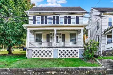 61 E Main St, Windsor, PA 17366