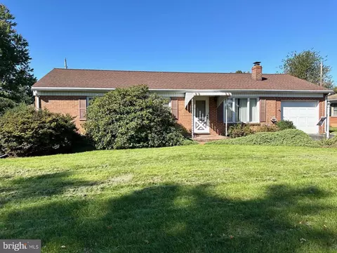 520 Erlen Dr, York, PA 17402