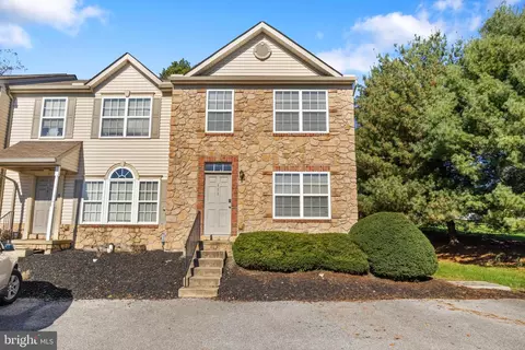111 Royal Dr, Manchester, PA 17345