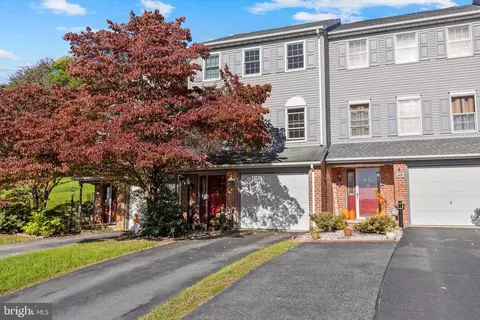 425 Harvest Dr, York, PA 17404