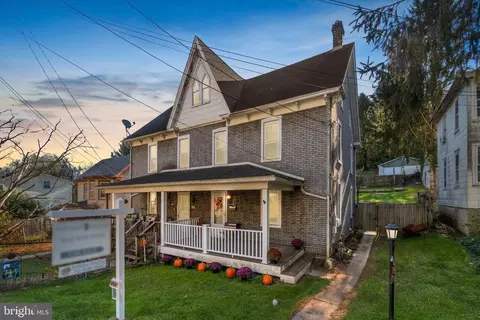 164 Hanover St, Glen Rock, PA 17327