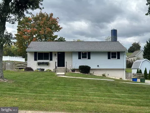 82 Heritage Dr, Hanover, PA 17331
