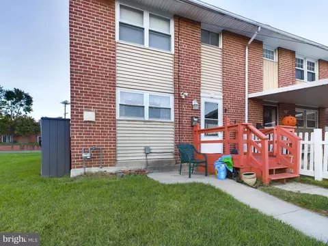 891 E Kings Ct, York, PA 17403