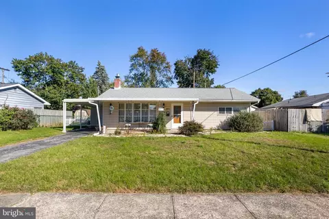 807 Fireside Rd, York, PA 17404