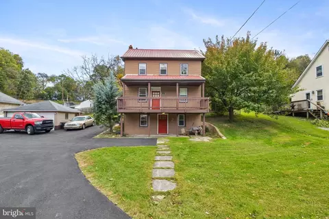 105 E Main St, Windsor, PA 17366 photo 2