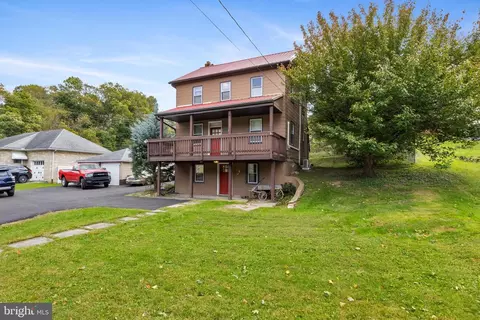 105 E Main St, Windsor, PA 17366 photo 3