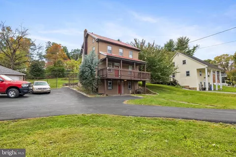 105 E Main St, Windsor, PA 17366