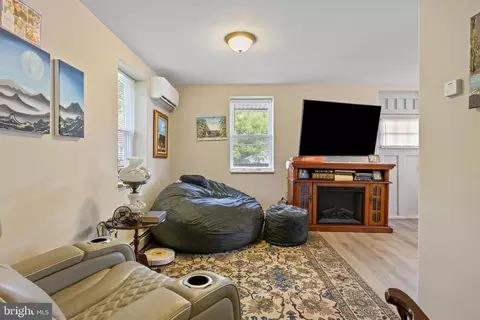 105 E Main St, Windsor, PA 17366 photo 13