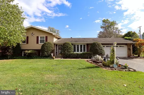 2440 Opal Rd, York, PA 17408