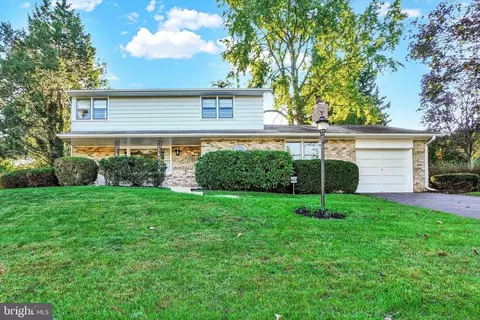 343 N Hill N Dale Dr N, York, PA 17403