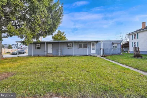 902 Baer Ave, Hanover, PA 17331