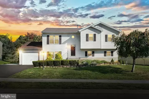 1560 Scotch Dr, York, PA 17404