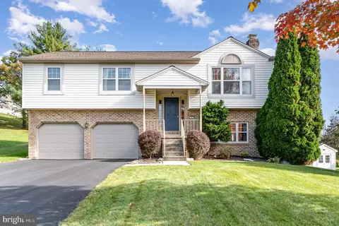4 Briar Ct, Dillsburg, PA 17019