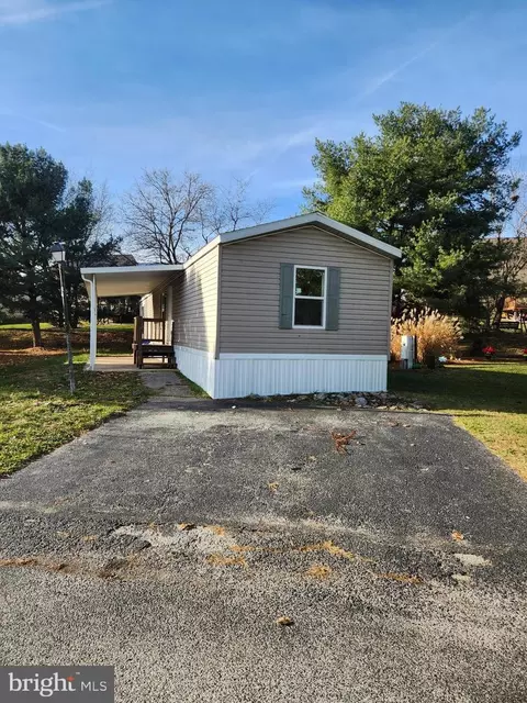31 Meadowview Dr, Dover, PA 17315