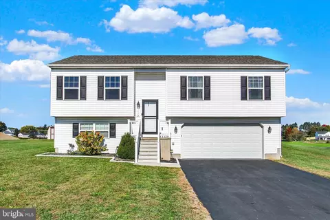 113 Cedarlyn Dr, York, PA 17408