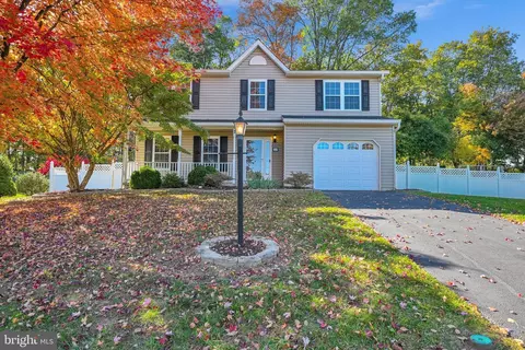 88 S Kennard Dale Ave, Stewartstown, PA 17363