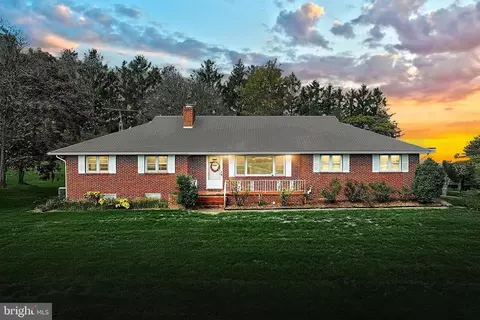 424 Ridgeview Rd, Seven Valleys, PA 17360