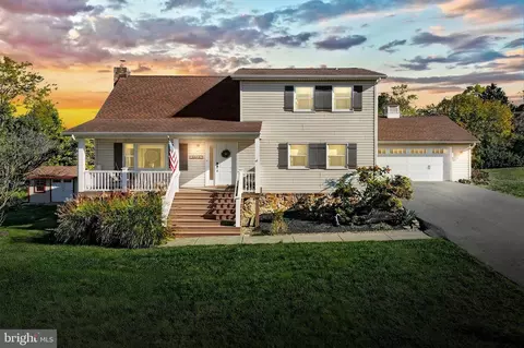 4445 Webster Dr N, York, PA 17402