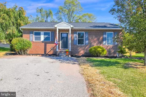 76 Allen Ln, Dover, PA 17315