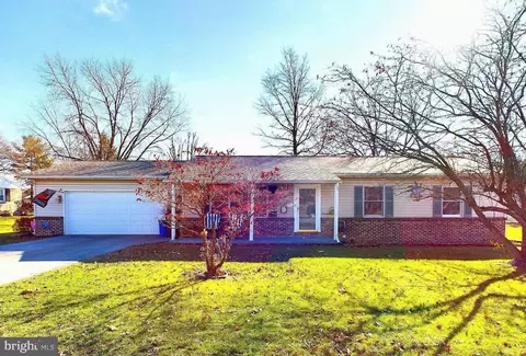 2440 Brougher Ln, York, PA 17408
