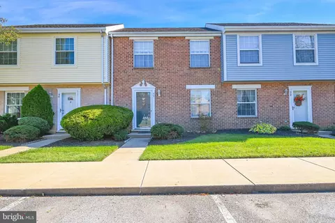 33 Williamstown Cir #33, York, PA 17404