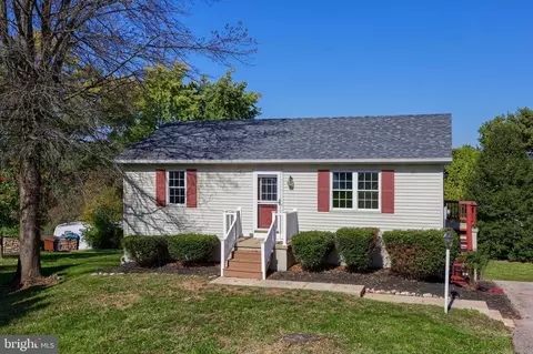 4605 View Dr, Spring Grove, PA 17362