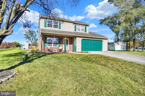 2901 Solar Dr, Dover, PA 17315
