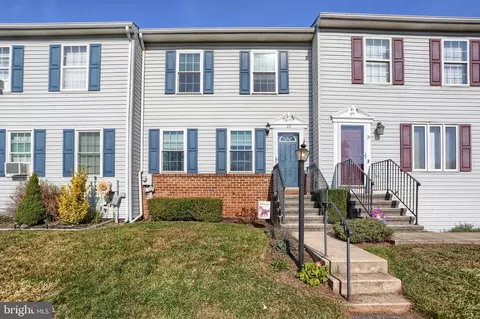 22 Red Barberry Dr, Etters, PA 17319