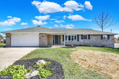 3190 Skylight Dr E, York, PA 17402