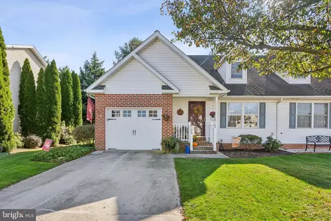 826 Logan Ln, Hanover, PA 17331