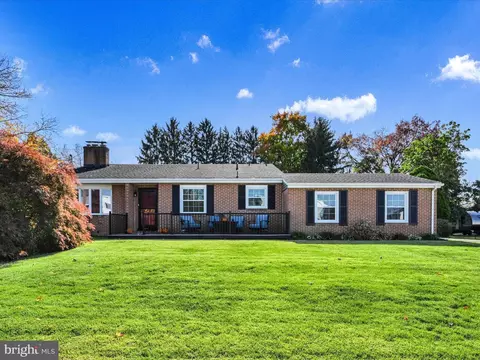 1978 3rd Ave, York, PA 17402
