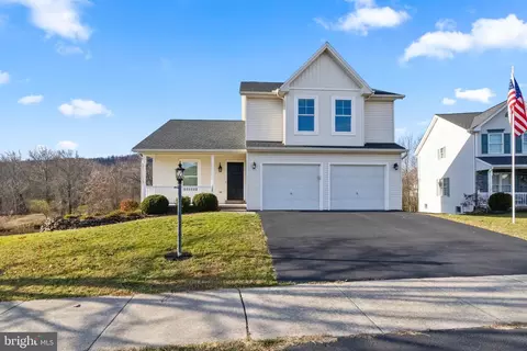128 Lakeside Dr, Lewisberry, PA 17339