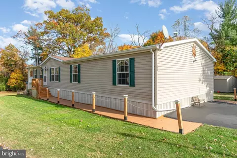 248 Holly Dr, Mount Wolf, PA 17347
