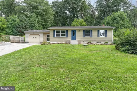 5046 Walters Hatchery Rd, Spring Grove, PA 17362