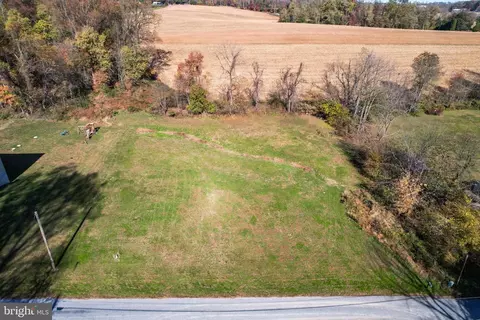 825 Furnace Rd, York, PA 17406