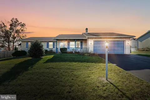 127 Cranbrook Dr, Dover, PA 17315