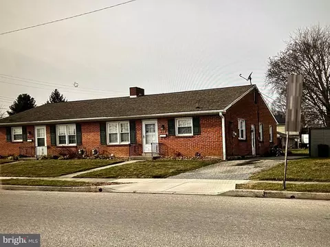 400 404 Moul Ave, Hanover, PA 17331