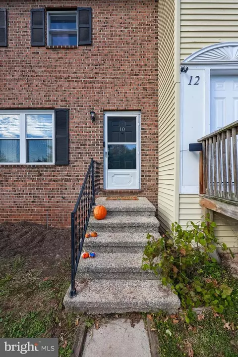 10 Rose Of Sharon Dr, Etters, PA 17319