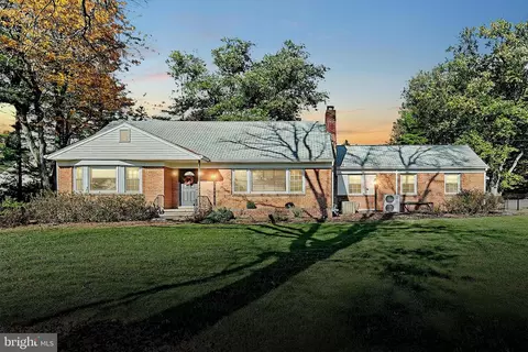 1741 Lake View Ln, York, PA 17406